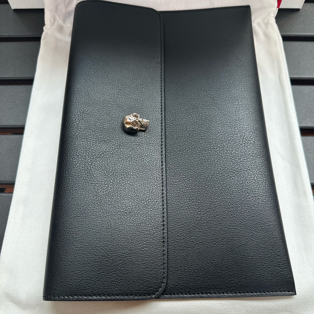 Alexander McQueen Black Skull Envelope Clutch Bag - Picture 4 of 14